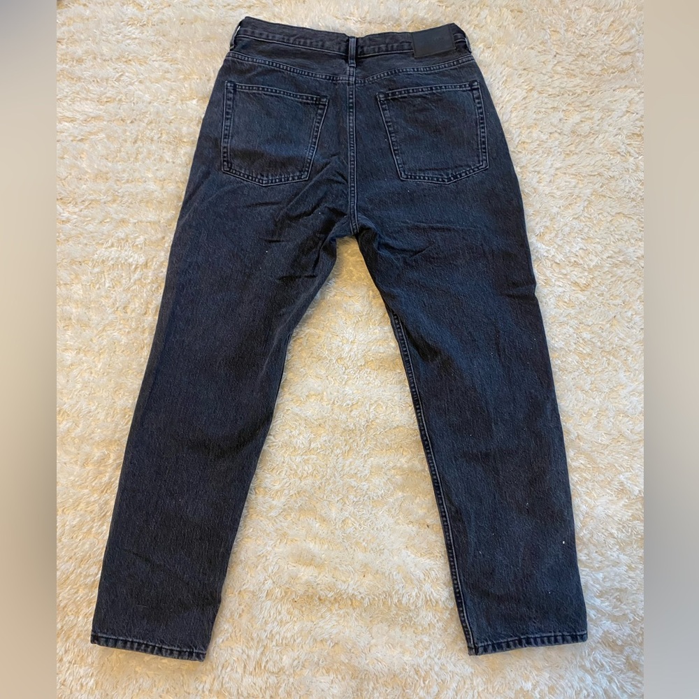 Everlane Women's Straight Leg Jeans in Washed Black - Picture 2 of 6